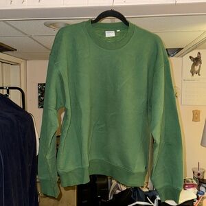 Aritzia TNA Perfect Fit Crewneck. Size Large. Green color.